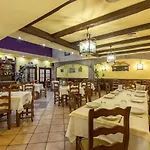 Hotel Hotela 2*