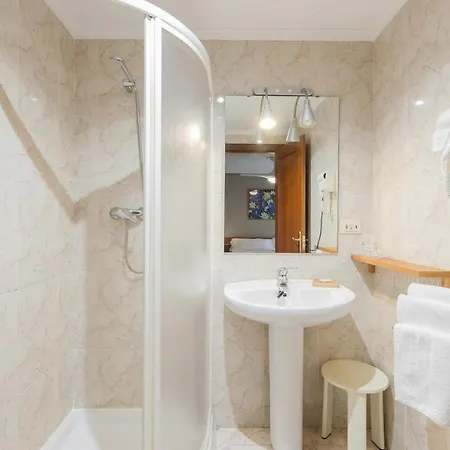 Hotela Hotel 2*